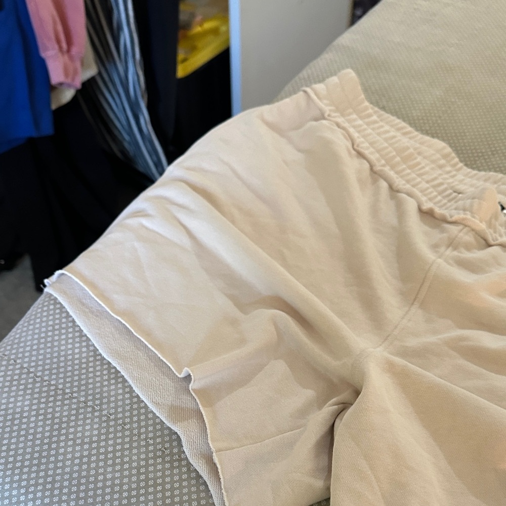 H&M Beige Lounge Shorts - Picture 4 of 5